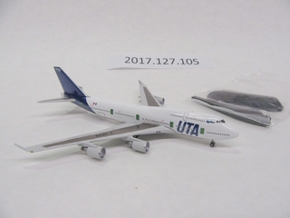 Image: miniature model airplane: Union de Transports Aériens (UTA), Boeing 747-400