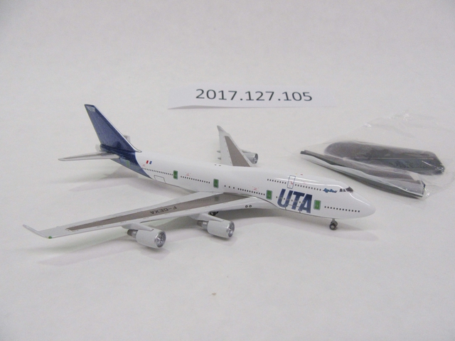 Miniature model airplane: Union de Transports Aériens (UTA), Boeing 747-400