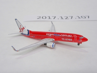 Image: miniature model airplane: Virgin Blue Airlines, Boeing 737