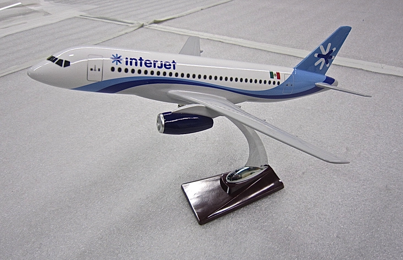 Image: model airplane: Interjet, Sukhoi Superjet 100