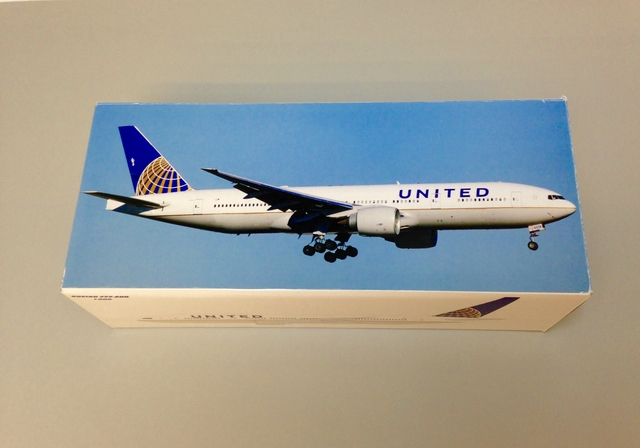 Model airplane: United Airlines, Boeing 777-200