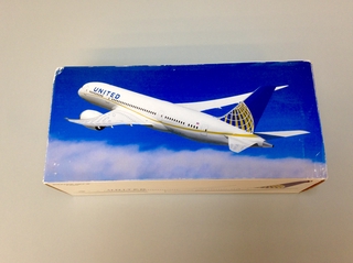 Image: model airplane: United Airlines, Boeing 787-8