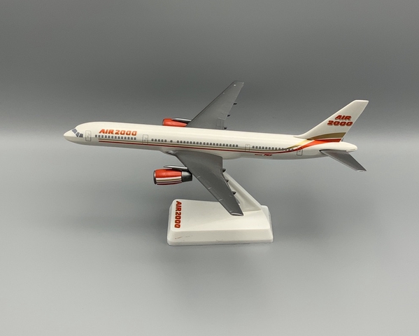 Model airplane: Air 2000, Boeing 757