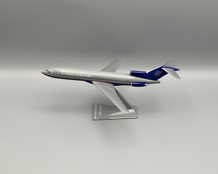 Image: model airplane: United Airlines, Boeing 727-200