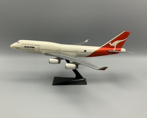 Image: model airplane: Qantas Airways, Boeing 747-400