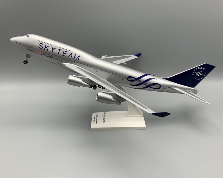 Image: model airplane: China Airlines, Boeing 747-400