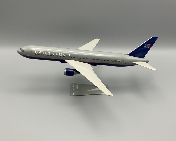 Image: model airplane: United Airlines, Boeing 767-300
