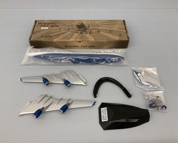 Model airplane: United Airlines, Boeing 747-400