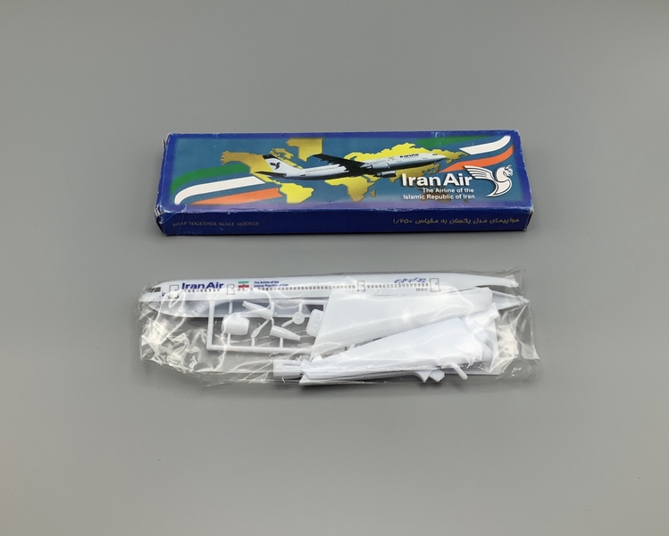 Image: model airplane: Iran Air, Airbus A300-600