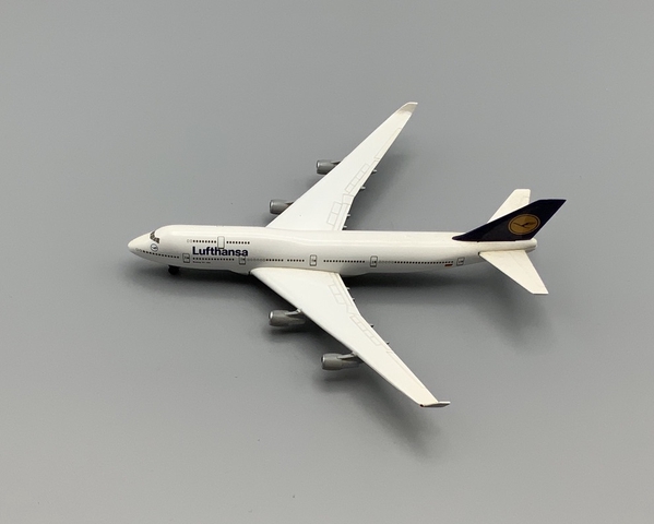 Model airplane: Lufthansa, Boeing 747-400
