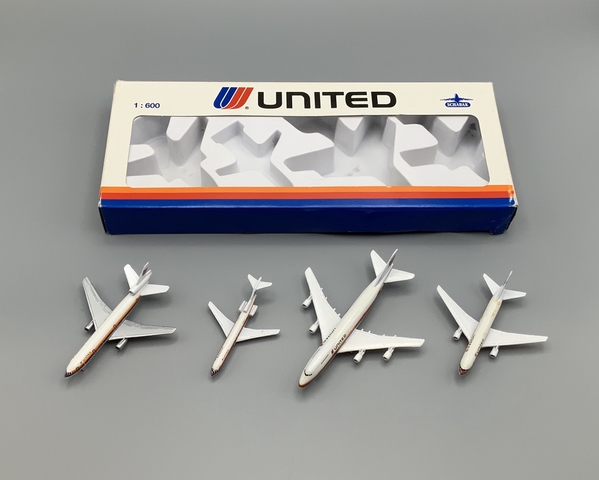 Miniature model airplanes: United Airlines, Boeing 747, Boeing 767, Boeing 727, McDonnell Douglas DC-10