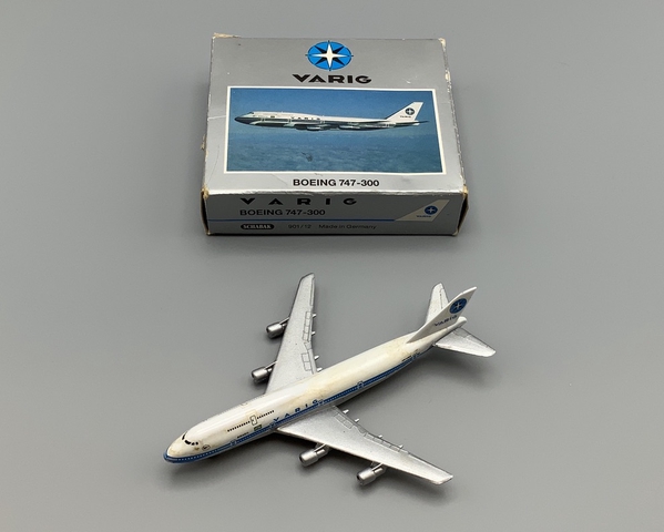 Miniature model airplane: VARIG, Boeing 747-300
