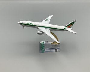 Image: model airplane: Alitalia, Boeing 777-200