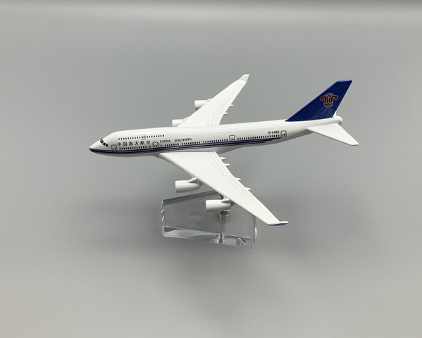 Model airplane: China Southern Airlines, Boeing 747-400