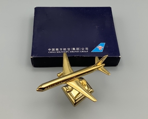 Image: model airplane: China Southern Airlines, Boeing 737