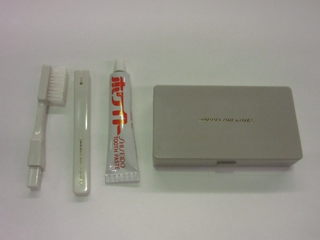 Image: toothbrush set: Japan Airlines