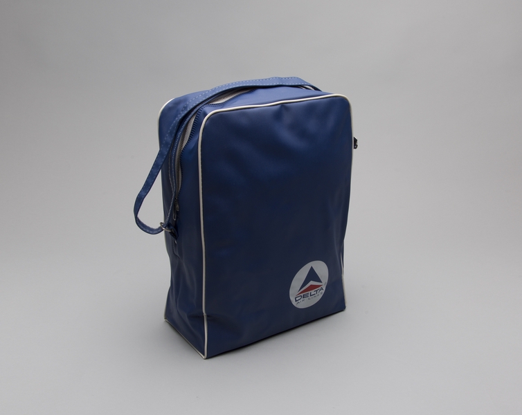 Image: airline bag: Delta Air Lines