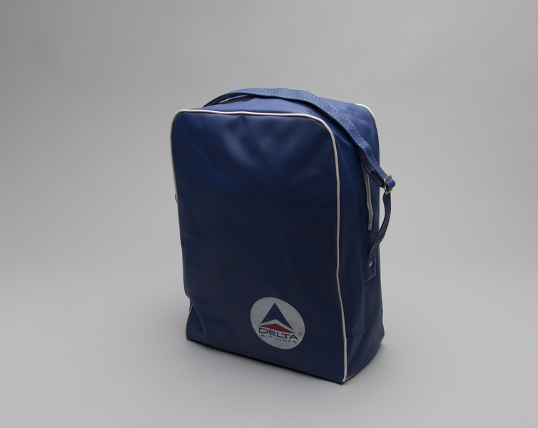 Image: airline bag: Delta Air Lines