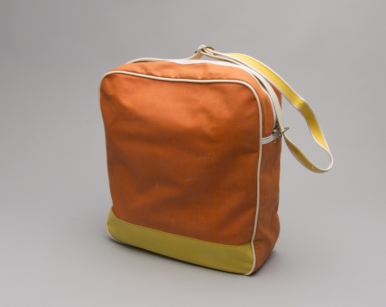 Image: airline bag: Middle East Airlines (MEA)