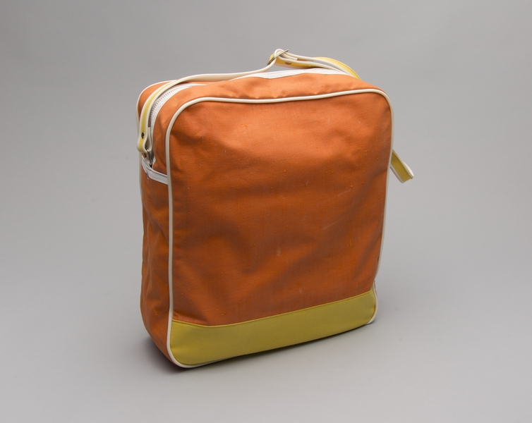 Image: airline bag: Middle East Airlines (MEA)