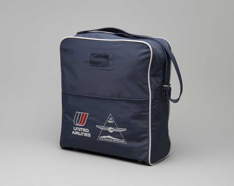 Image: airline bag: United Airlines