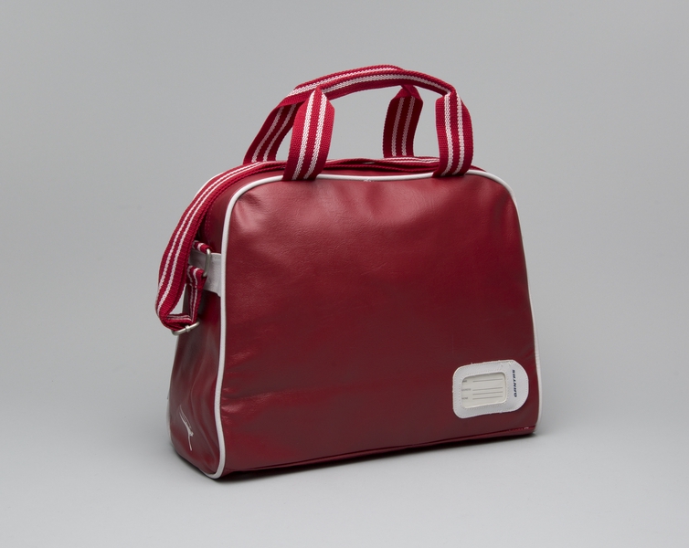 Image: airline bag: Qantas Airways