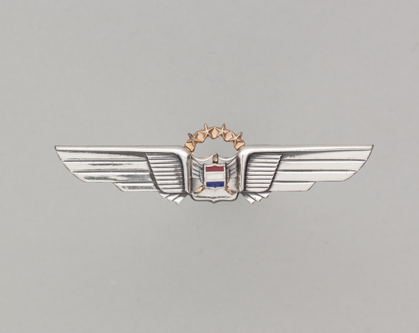 Flight officer wings: United Air Lines, 1-9 years service