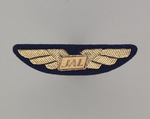 Image: flight attendant wings: Japan Airlines, assistant purser