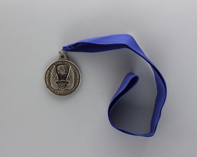 Image: commemorative medallion: Civil Air Transport (CAT)