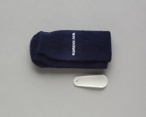 Image: sleep socks and shoehorn: Korean Air