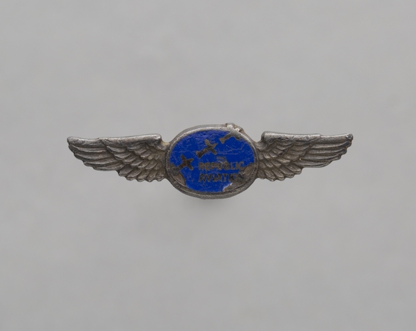 Service pin: Republic Aviation, 1 year