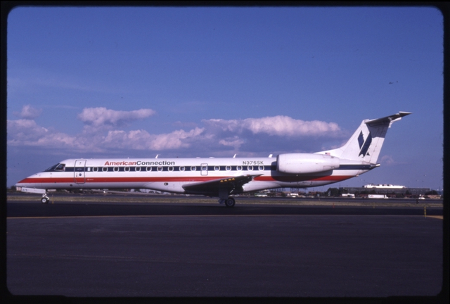 Slide: American Connection, Fokker F.100, Newark International Airport (EWR)