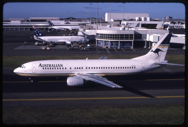 Slide: Australian Airlines, Boeing 737-400, Sydney Airport (SYD)