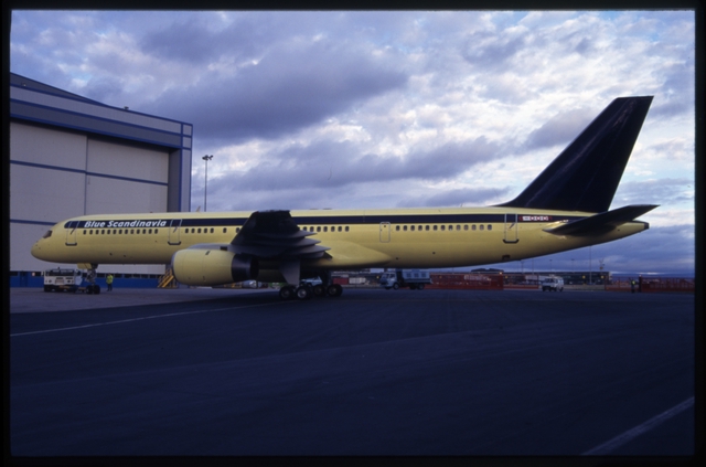 Slide: Blue Scandinavia, Boeing 757-200