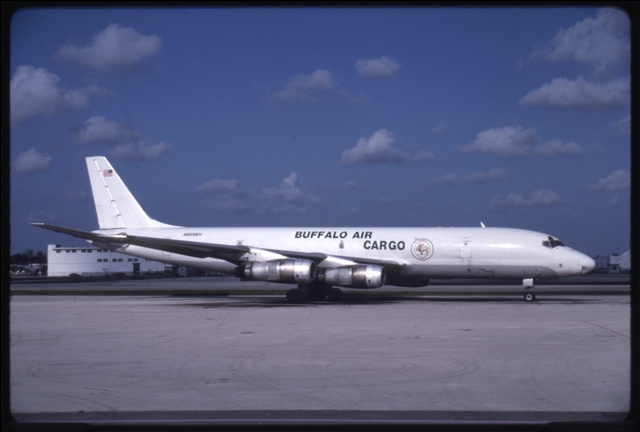 Slide: Buffalo Airways, Douglas DC-8F-50