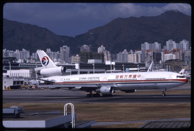 Slide: China Eastern Airlines, McDonnell Douglas MD-11, Kai Tak Airport (HKG)