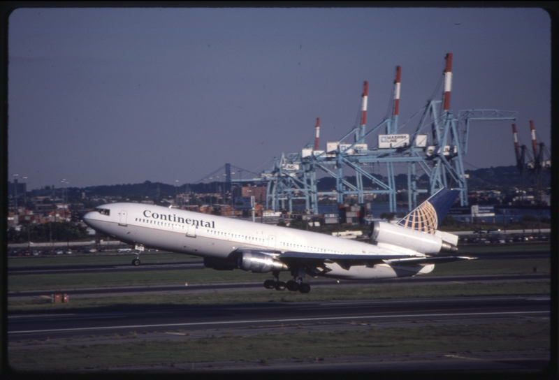Image: slide: Continental Airlines, McDonnell Douglas DC-10-30, Newark International Airport (EWR)
