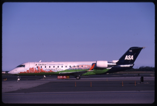 Slide: Delta Connection, Canadair CRJ-200, John F. Kennedy International Airport (JFK)