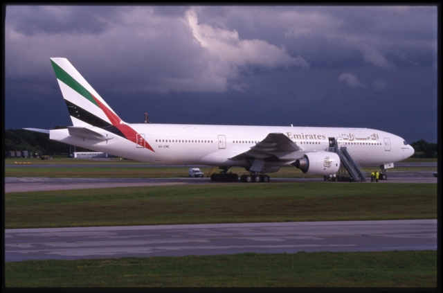 Slide: Emirates Airline, Boeing 777-200
