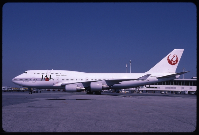 Slide: Japan Airlines, Boeing 747-400, John F. Kennedy International Airport (JFK)