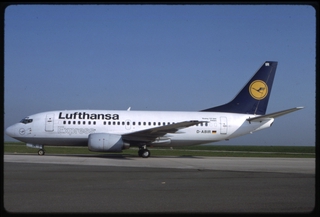 Image: slide: Lufthansa Express, Boeing 737-500, Paris Charles de Gaulle Airport (CDG)