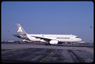 Image: slide: Mexicana Airlines, Airbus A320-200, John F. Kennedy International Airport (JFK)
