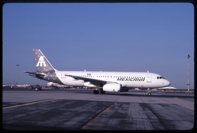 Slide: Mexicana Airlines, Airbus A320-200, John F. Kennedy International Airport (JFK)
