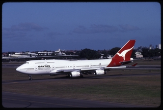Image: slide: Qantas Airways, Boeing 747-400, Sydney Airport (SYD)