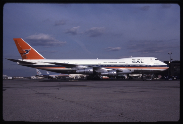 Slide: SAL (Suid-Afrikaanse Lugdiens), Boeing 747-200, John F. Kennedy International Airport (JFK)