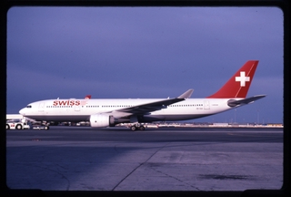 Image: slide: Swissair, Airbus A330-200, John F. Kennedy International Airport (JFK)