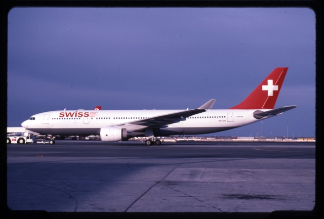 Slide: Swissair, Airbus A330-200, John F. Kennedy International Airport (JFK)