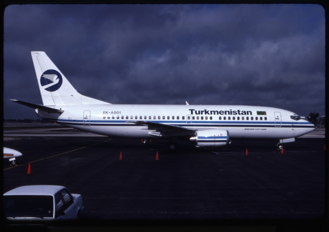 Slide: Turkmenistan Airlines, Boeing 737-300
