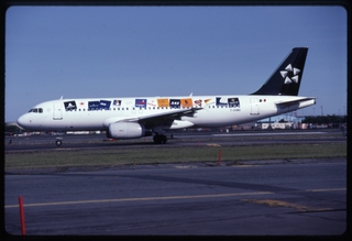 Image: slide: Star Alliance (Mexicana), Airbus A320-200, Newark International Airport (EWR)