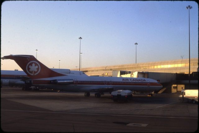 Slide: Air Canada, Boeing 727-200, San Francisco International Airport (SFO)